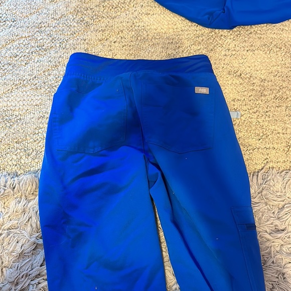 FIGS jogger scrub pants - Picture 3 of 3